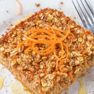 My make-ahead Carrot Cake Baked Oatmeal is the perfect breakfast for Easter! With all the flavours of carrot cake and hearty oats, this will keep you full until lunch and fool your taste buds into thinking you're eating cake for breakfast!