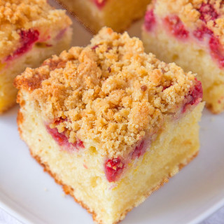 My incredibly soft and flavourful Raspberry and Lemon Crumb Cake is just perfect for an afternoon coffee break. A sweet lemon sponge, with fresh raspberries sprinkled over and a crunchy, golden topping. Easy, Summery and definitely a new favourite!