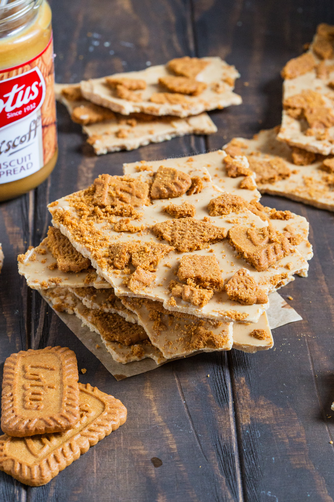 This three ingredient Biscoff Bark is absolutely addictive and ridiculously easy to make. White chocolate, Biscoff and Lotus biscuits are all you need to create this bark!