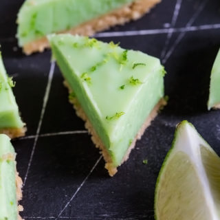 A quick and tasty recipe for fudge with all the flavours of a Key Lime Pie. This easy recipe requires no candy thermometer and is ready to eat in under ninety minutes!