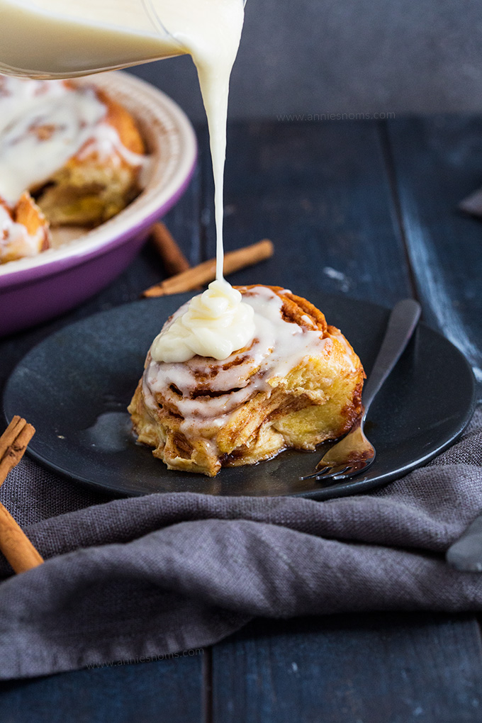 These Cinnamon Rolls are ridiculously easy to make and ready in under 45 minutes. They taste amazing and are topped with luscious cream cheese frosting.﻿