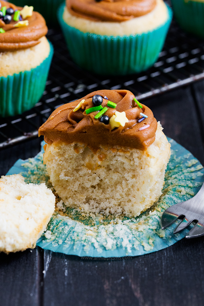 This Homemade Cake Mix has no artificial ingredients and is the perfect mix to have to hand - make it into layer cakes or cupcakes with just a few extra ingredients!