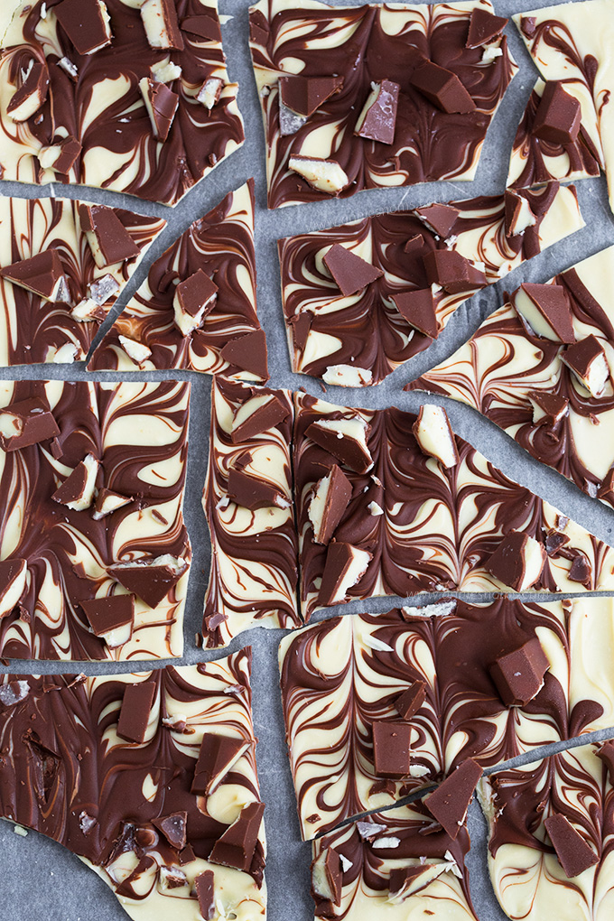 This three ingredient chocolate bark marries together white chocolate, milk chocolate and glorious Kinder Chocolate Bars to create a simple and fun dessert!﻿