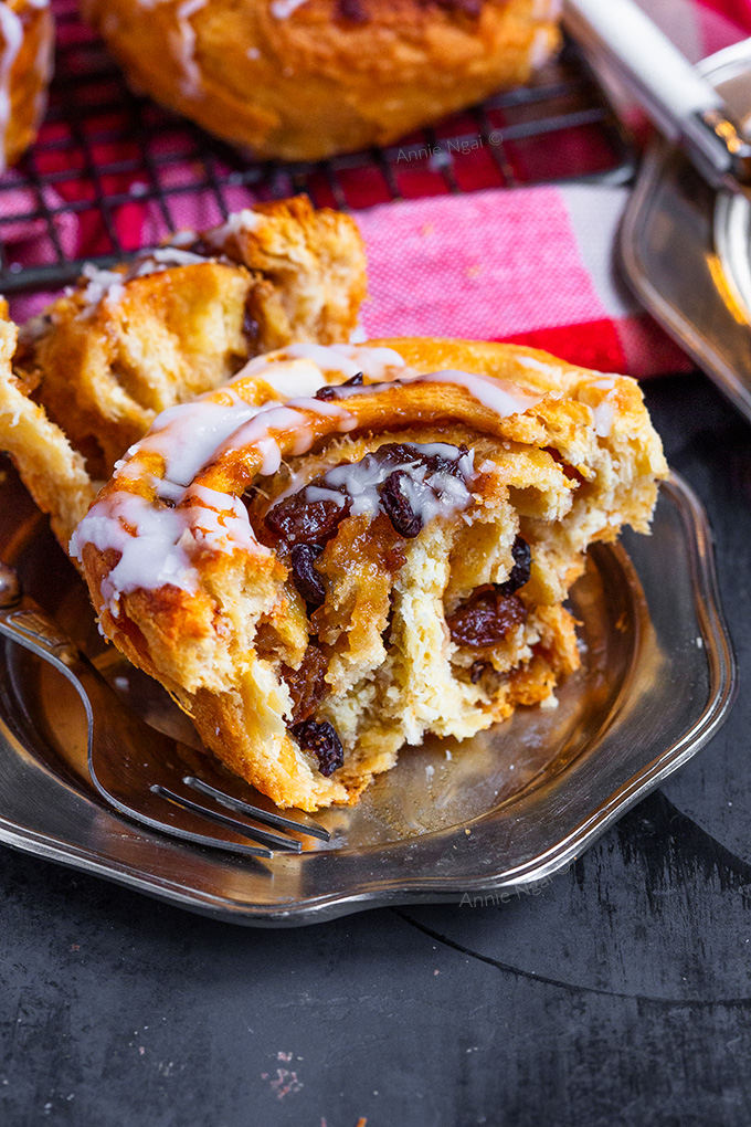 These Mincemeat Buns are a cinch to make and the perfect festive breakfast. Ready in under 45 mins they'll satisfy the whole family.These Mincemeat Buns are a cinch to make and the perfect festive breakfast. Ready in under 45 mins they'll satisfy the whole family.